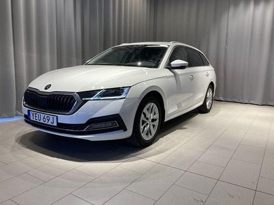 Vit Begagnad 2023 Skoda Octavia Kombi | 239 800 kr (Marknadspris)
