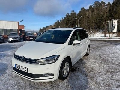 Begagnad VW Touran 120 HK (88 kW) 2016 Vit Minibuss