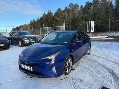 Mörkblå Begagnad 2016 Toyota Prius Halvkombi | 129 900 kr (Marknadspris)