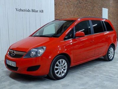Röd Begagnad 2011 Opel Zafira Minibuss | 29 900 kr