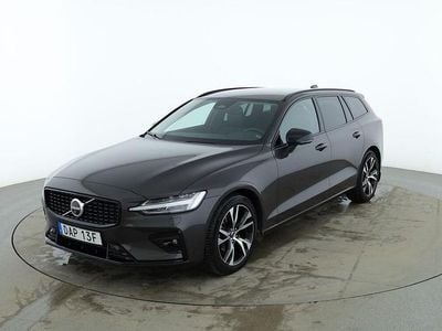 Grå Begagnad 2024 Volvo V60 Plus Kombi | 392 000 kr (Marknadspris)
