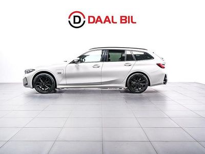 Vit Begagnad 2022 BMW 330e M Sport Kombi | 384 700 kr (Dyr)