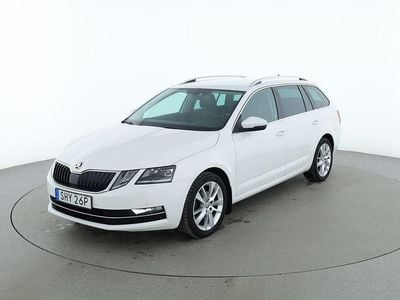 Vit Begagnad 2019 Skoda Octavia Style Kombi | 183 000 kr (Marknadspris)