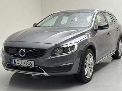 Grå Begagnad 2016 Volvo V60 CC Summum Kombi | 179 800 kr (Bra pris)