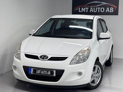 Begagnad Hyundai i20 Select 78 HK (57 kW) 2011 Vit Halvkombi