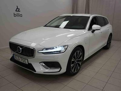 Vit Begagnad 2023 Volvo V60 Kombi | 369 900 kr (Marknadspris)