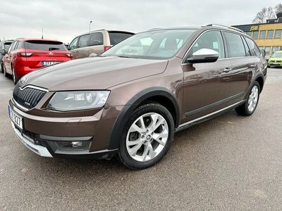 begagnad Skoda Octavia Scout 2.0 TDI 4x4 Premium I B-kam I Värmare