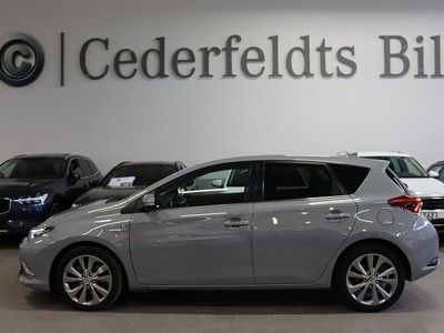 begagnad Toyota Auris Hybrid e-CVT Executive Euro6 Kamera V-hjul 2018, Halvkombi