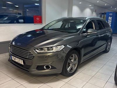 Grå Begagnad 2017 Ford Mondeo Titanium Kombi | 139 900 kr (Marknadspris)