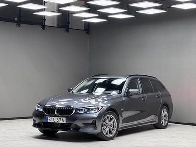 Grå Begagnad 2022 BMW 330 Sport Line Kombi | 309 900 kr (Marknadspris)