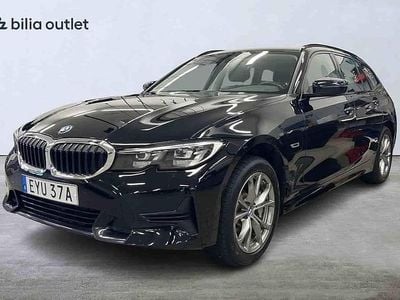 Svart Begagnad 2022 BMW 330e Kombi | 309 900 kr