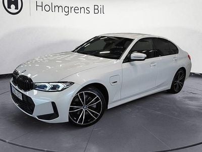 Vit Begagnad 2022 BMW 330e M Sport Sedan | 439 800 kr (Dyr)