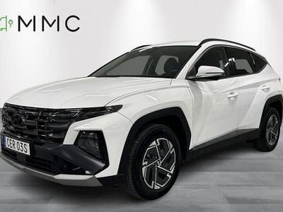 Atlas white Begagnad 2024 Hyundai Tucson Essential SUV | 369 000 kr (Marknadspris)