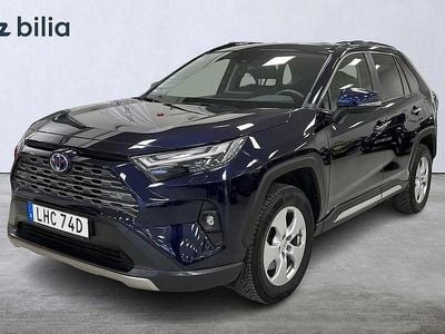 Mörkblå Begagnad 2022 Toyota RAV4 Hybrid Executive SUV | 399 900 kr (Lite dyr)