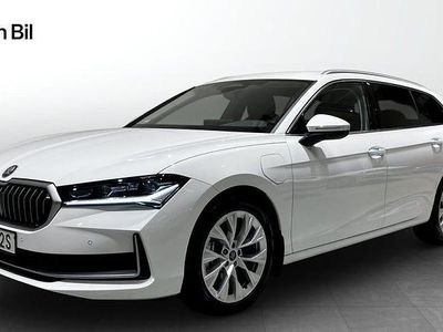 Vit Begagnad 2025 Skoda Superb Selection Kombi | 449 900 kr (Dyr)