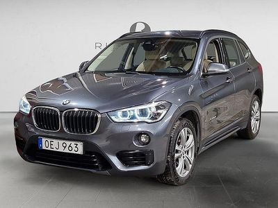 Grå Begagnad 2016 BMW X1 Sport Line SUV | 189 900 kr (Marknadspris)
