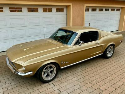 begagnad Ford Mustang Fastback "Restomod" Pro Touring "SÅLD"