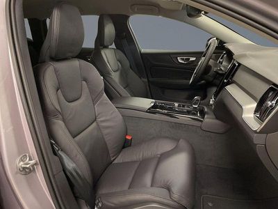 Silver Ny 2025 Volvo V60 Plus Kombi | 582 500 kr (Dyr)