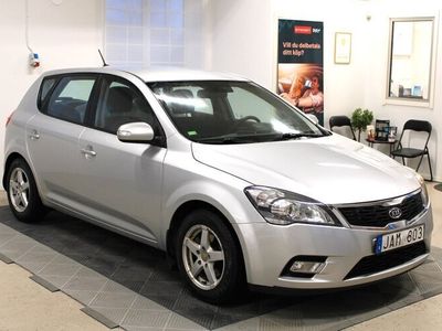 begagnad Kia Ceed 1.6 CVVT /Nybes /Nyserv / P-sensor / Lågmil /125hk