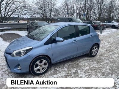Begagnad Toyota Yaris Hybrid Active 101 HK (74 kW) 2013 Blå Halvkombi