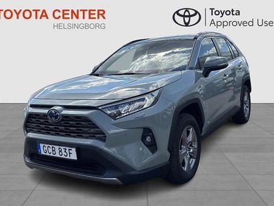 Grön Begagnad 2022 Toyota RAV4 Hybrid Active SUV | 369 900 kr (Marknadspris)