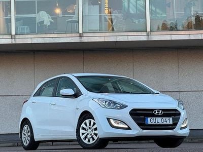 Vit Begagnad 2015 Hyundai i30 Select Halvkombi | 79 900 kr