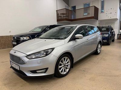 Grå Begagnad 2015 Ford Focus Titanium Kombi | 67 900 kr (Marknadspris)