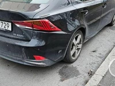 Begagnad 2017 Lexus IS300h Sedan | 240 000 kr