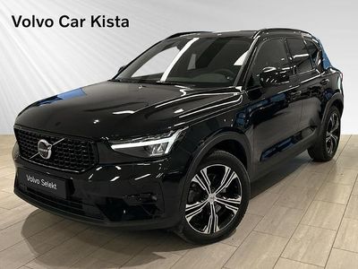 Svart Begagnad 2022 Volvo XC40 Plus SUV | 414 900 kr (Marknadspris)