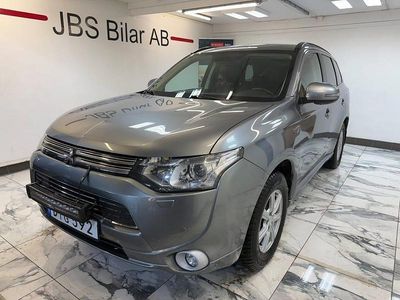 Grå Begagnad 2014 Mitsubishi Outlander SUV | 119 000 kr (Marknadspris)