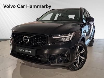 Svart Begagnad 2024 Volvo XC40 Plus SUV | 394 900 kr (Marknadspris)