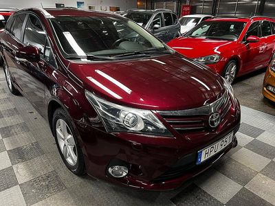 Begagnad Toyota Avensis Edition 147 HK (108 kW) 2015 Rödmetallic Kombi