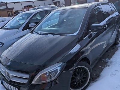 Begagnad Mercedes B180 109 HK (80 kW) 2012 Minibuss