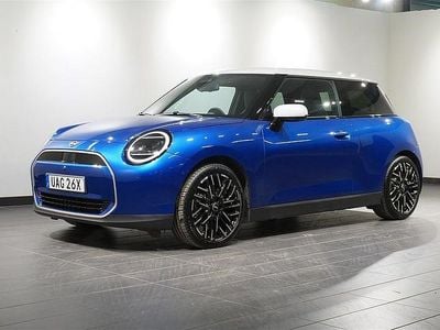 Begagnad Mini Cooper 2023 Blå Halvkombi