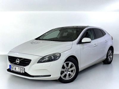 Vit Begagnad 2013 Volvo V40 Momentum Halvkombi | 79 900 kr (Marknadspris)