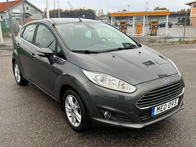 Begagnad Ford Fiesta 100 HK (73 kW) 2016 Metallic Halvkombi