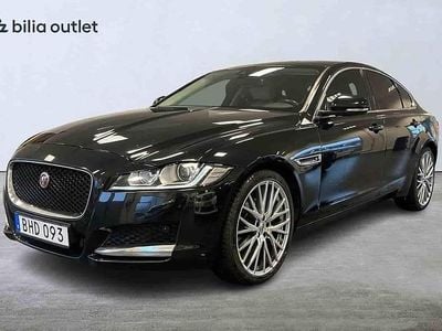 Svart Begagnad 2017 Jaguar XF Sedan | 189 900 kr