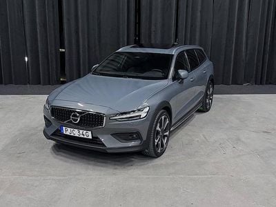 Grå Begagnad 2022 Volvo V60 CC Inscription Kombi | 479 900 kr