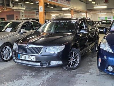 Svart Begagnad 2011 Skoda Superb Elegance Kombi | 39 999 kr