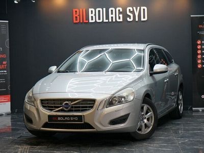 Ljusgrå Begagnad 2011 Volvo V60 Kombi | 69 900 kr (Dyr)
