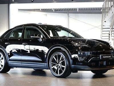 Svart Ny 2025 Porsche Macan 4 Electric SUV | 938 200 kr