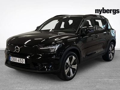 Svart Begagnad 2023 Volvo XC40 Core SUV | 309 000 kr (Marknadspris)