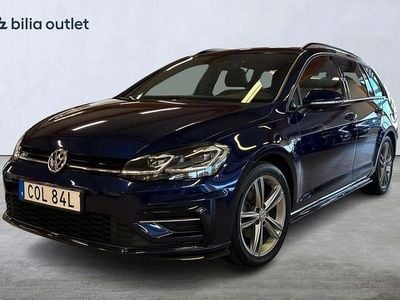 Mörkblå (blå) Begagnad 2019 VW Golf VII R-line Kombi | 209 800 kr (Marknadspris)
