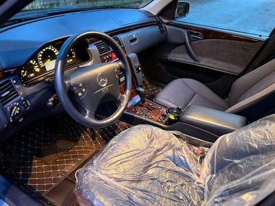 Begagnad 2000 Mercedes E240 Sedan | 40 000 kr