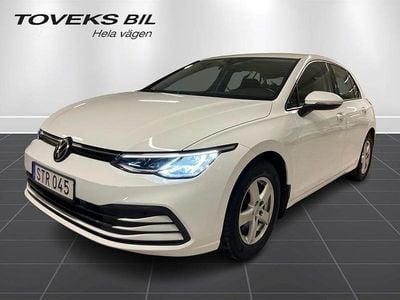 Pure white Begagnad 2023 VW Golf VIII Halvkombi | 199 900 kr (Superpris)