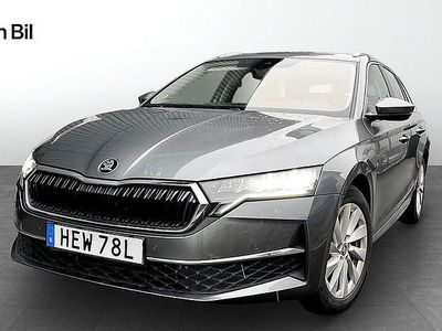 Grå Begagnad 2025 Skoda Octavia Selection Kombi | 309 900 kr (Marknadspris)