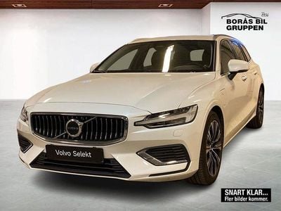 Vit Begagnad 2023 Volvo V60 Core Kombi | 385 000 kr (Marknadspris)