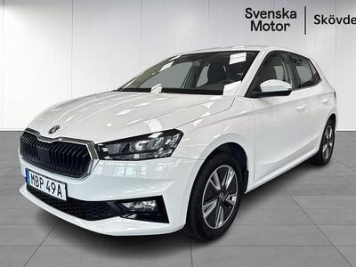 Vit Begagnad 2023 Skoda Fabia Style Halvkombi | 204 900 kr (Marknadspris)