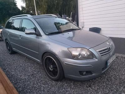 Grå Begagnad 2008 Toyota Avensis Kombi | 24 000 kr (Dyr)
