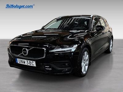 Svart Begagnad 2021 Volvo V60 Momentum Kombi | 264 900 kr (Marknadspris)